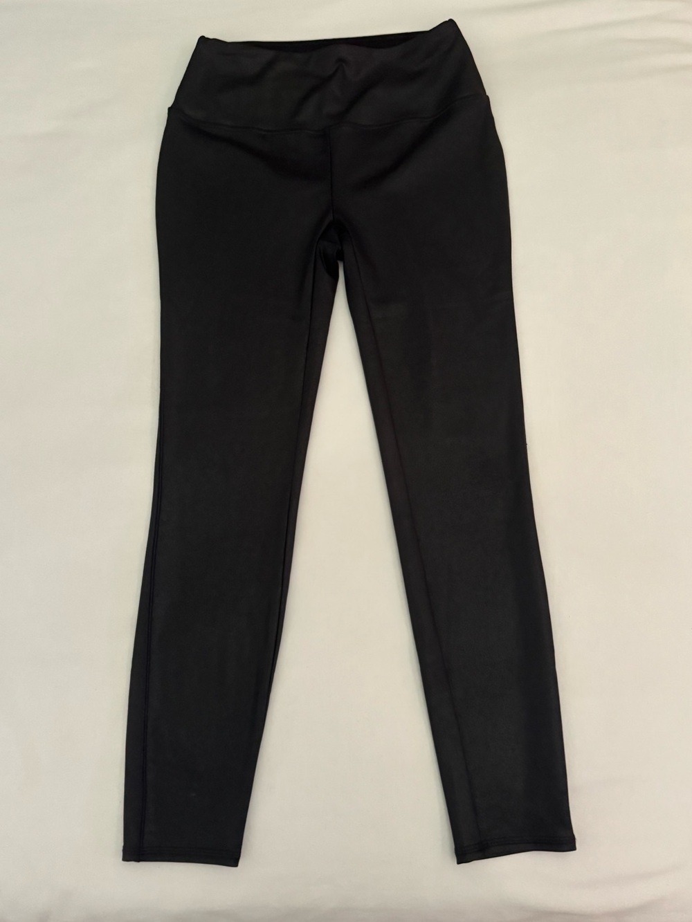 Quince size medium shiny black leggings.  EUC. 26" inseam.